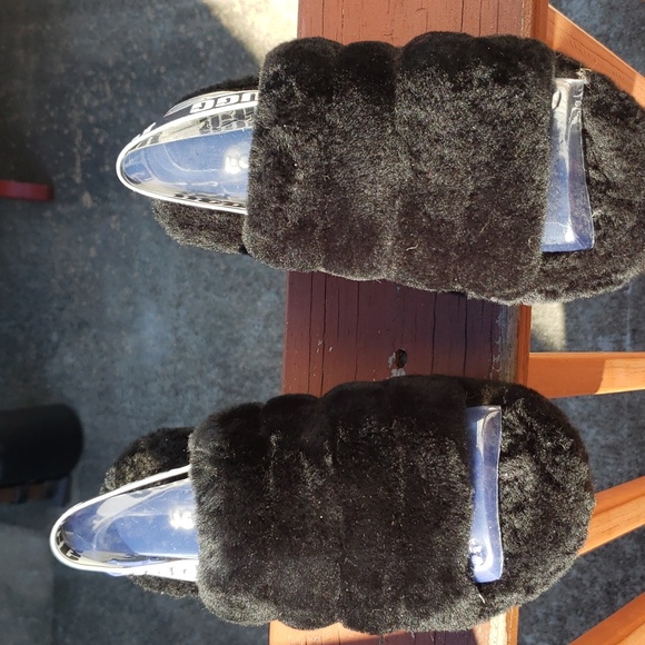 Women's UGG fluff fuzz platform shoes size 7...black - Picture 2 of 9